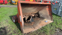 Root feeder bucket