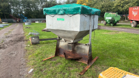 Ad lib feed hopper