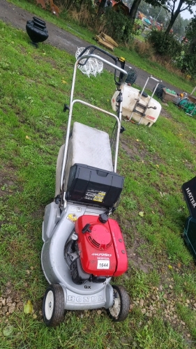 Honda HR1950 roller drive petrol mower with grass collector