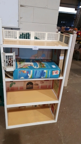 Vintage Sindy dolls house, boxed Sindy swimming pool