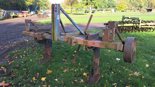 Twin leg subsoiler