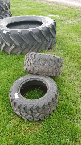 Pair of 27/1100/14 Gator tyres