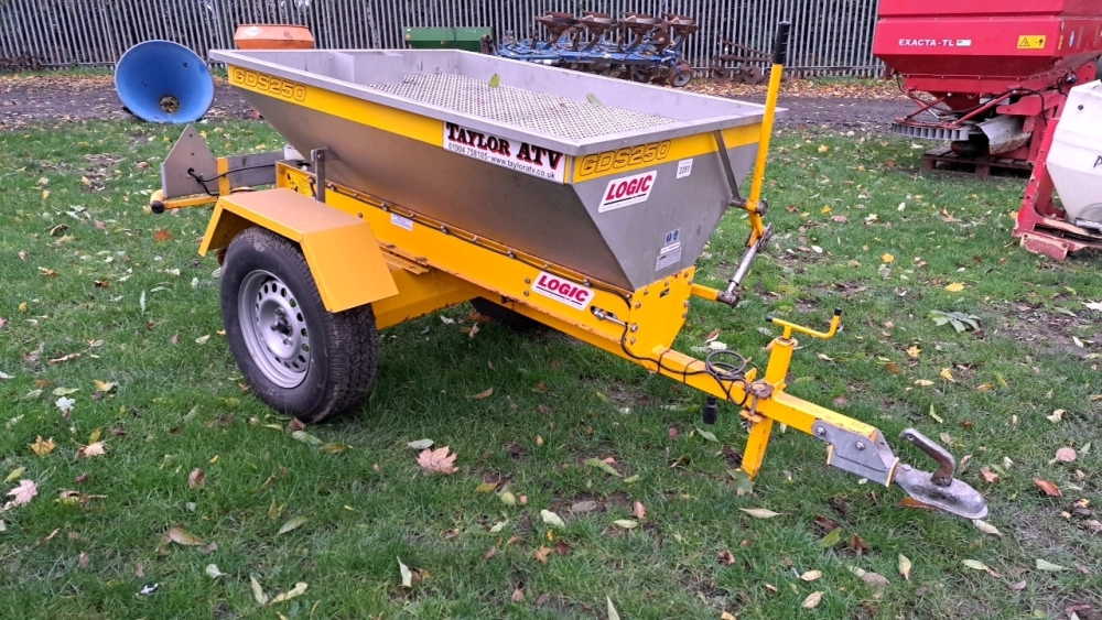 Logic GDS 250R trailed salt spreader, 2011 York Machinery Sale