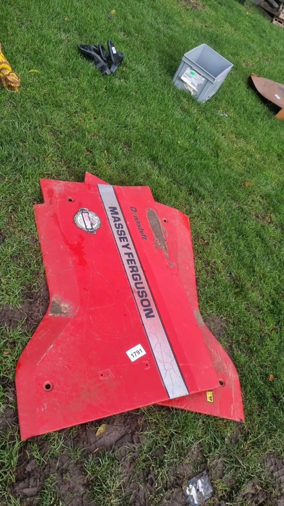 MF tractor panels | York Machinery Sale (hedgers, buckets, livestock ...