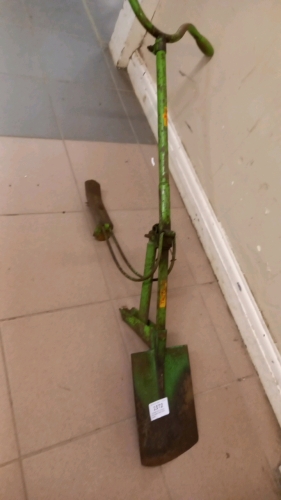Vintage Wolf Terrex Autospade Back Save spade