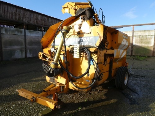 Lucas Castor 30R UT straw bedder, 2002. (Runs but requires attention to safety spec.)