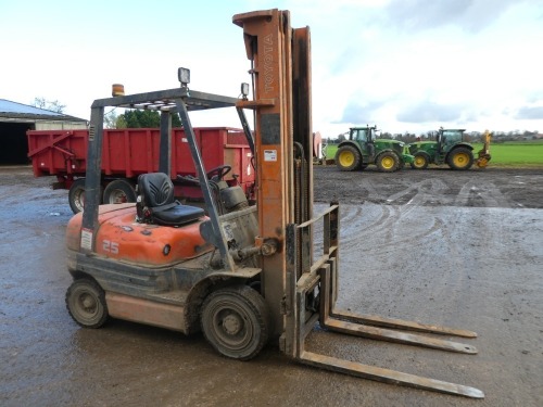 Toyota FDF 205 forklift truck c/w side shift, 7754 hours, LOLER test to 10/23, 1996