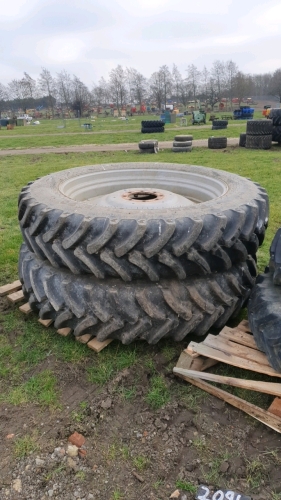 380/9046 Row crop wheels 8 stud