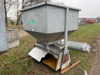 Peter Allen feed hopper
