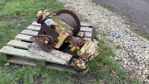 Turner hydraulic winch