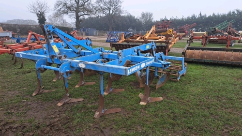 Lemken Smaragd 9 cultivator with outer levelling discs