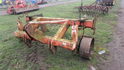 Spaldings 2 leg flat lift sub soiler