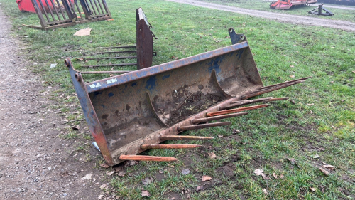 Muck fork to suit tractor, Euro brackets