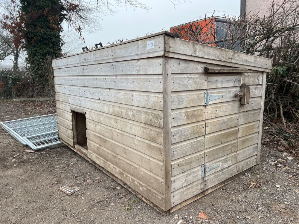 Large wooden dog kennel York Machinery Sale (Building materials