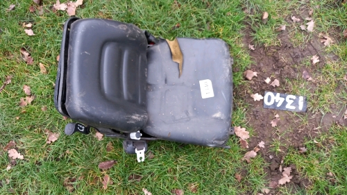 Tractor/digger seat