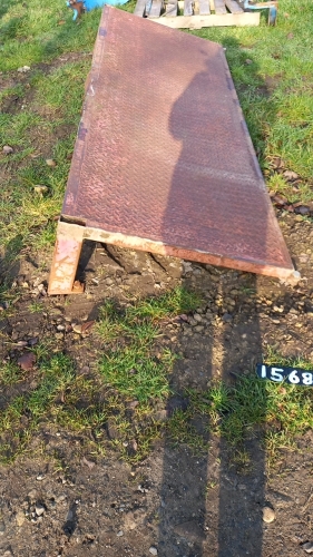 Cheese wedge for bevertail