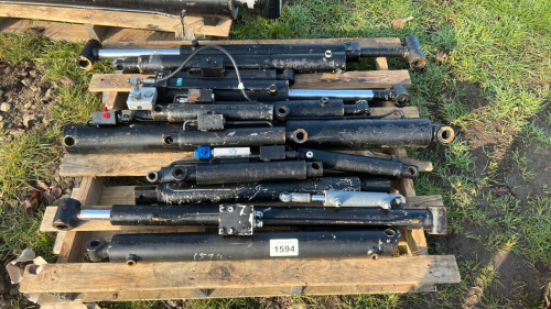 Pallet of 15 hydraulic rams