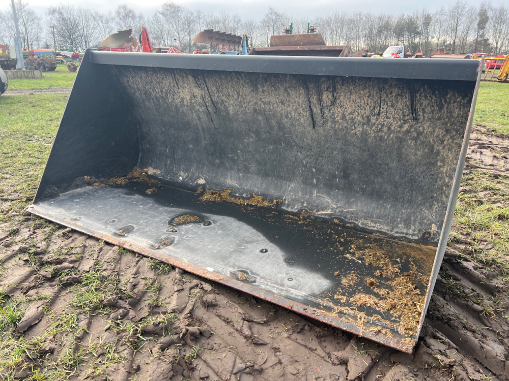 MX General purpose loader bucket MX General purpose loader bucket with