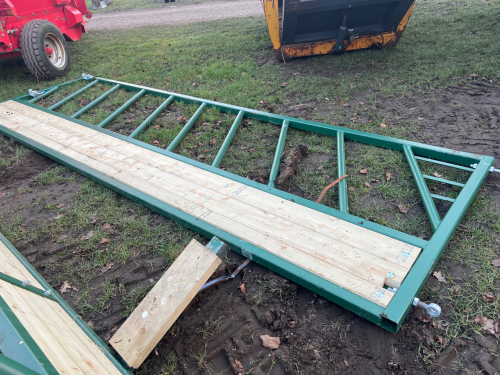 Heavy duty cattle feed barrier with timber base to suit 15ft bay c/w hinges and spring bolts
