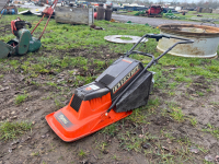 Electric hover lawnmower