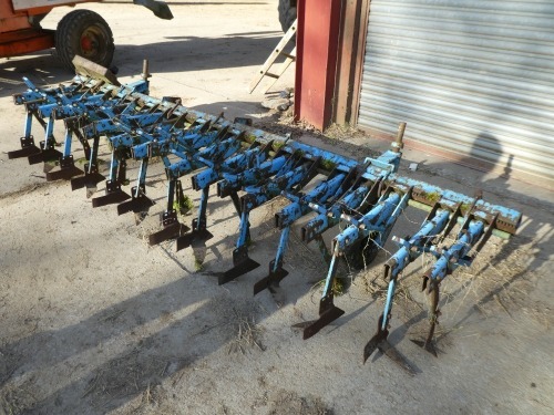 Webb 6 row Scruffler c/w duck foot tines, depth wheels and mounting frame