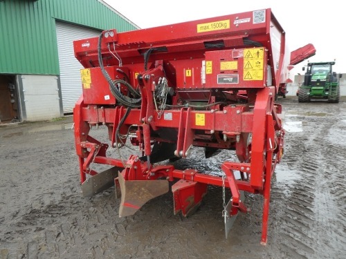 2021 Grimme GB215 2 row belt planter, c/w auto shut off, steering, auto levelling, Isobus ready, 30" - 36" rows and HX hoods 