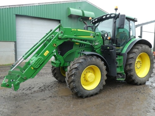John Deere 6175R 4wd tractor c/w 663R power loader with multi coupler & Eurocarrier, 50kph autopower transmission, TLS suspension & brakes, cab suspension, 4600 Command Arm display, Autotrac ready & activation, ATC, Air brakes; 650/65R42 & 540/65R40, 2000