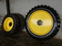 Set row crop wheels 380/90R50 & 380/85R34