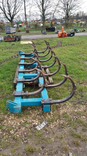 Spring tine drag frame