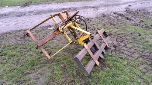 Round bale grab