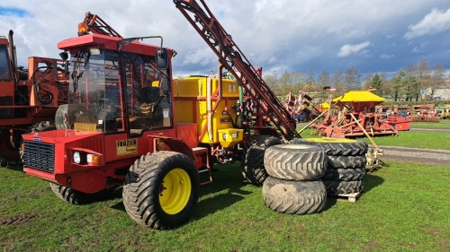 1996 Frazier 5d Agribuggy c/w row crop wheels and flotations, 1500 litre tank, 20m booms, 5200 hours