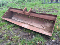 Digger dyking bucket