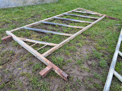 8ft cattle feed barrier