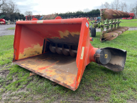 Root crop chopper bucket