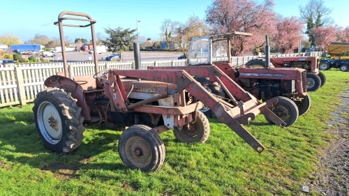 International 434 tractor with loader