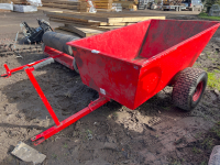 Ride on lawnmower tipping trailer