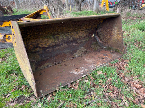 5ft loader bracket on Bomford brackets