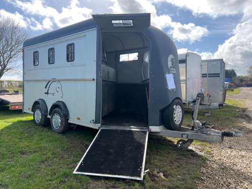 Cheval Liberte Optimax 4-horse trailer currently stalled for 3 horses, full aluminium floor and sides