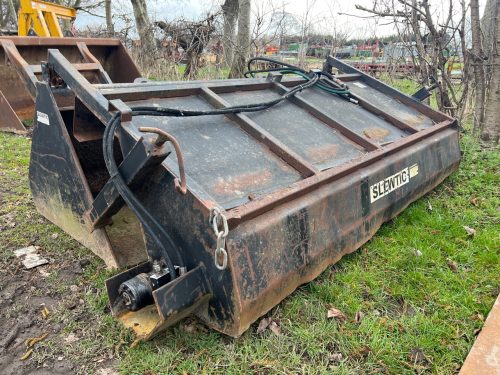 Slewtic bucket and hydraulic bucket brush c/w pin and cone brackets