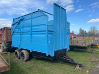 Muck trailer, front loading ramp, twin axle, dual ram, rear discharge. Recent refurb.