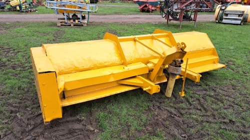 Tractor mounted grass topper