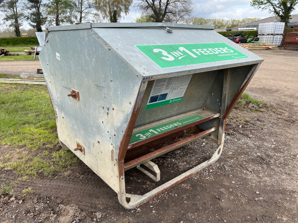 Sheep feeder 3-in-1 Advantage feeder | York Machinery Sale (hedgers ...