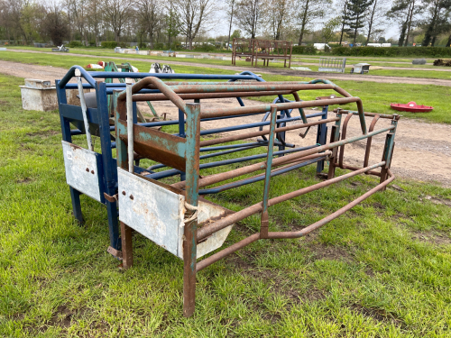 2 x farrowing crates