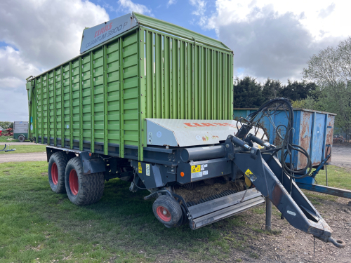 Claas Quantum 3800P twin axle forage wagon with control box