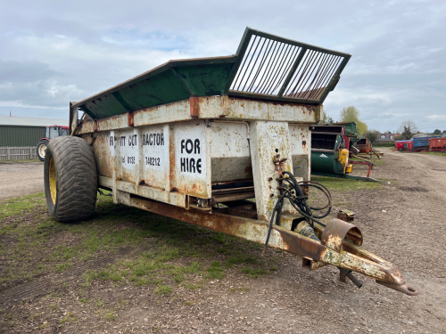 Bunning muck spreader for spares or repair, no chain, working beaters