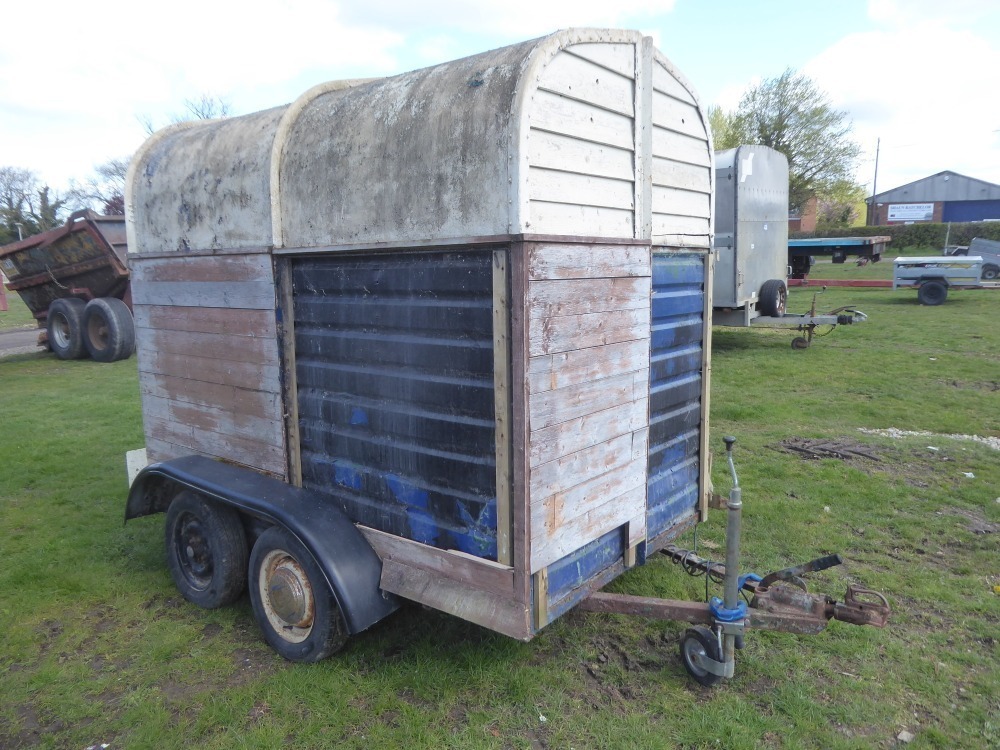 Vintage twin axle horse trailer York Machinery Sale (Tractors