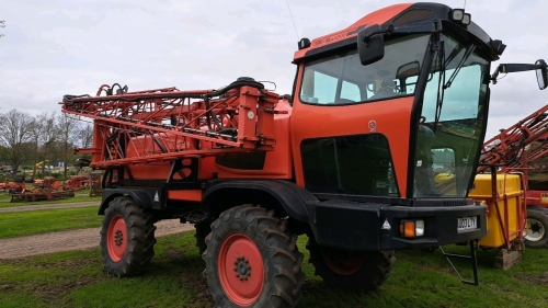Sands SAM SLC4000 self propelled sprayer, 8500 hours, 2003