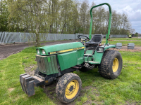 John Deere 955 hydrostatic lawn tractor, starts, drives and works