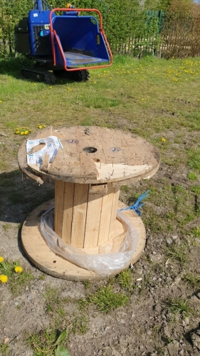 Wooden cable reel