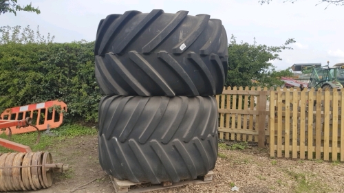 4x tyres; 2 x wheels and tyres with 2 spare tyres, 1050/50r32